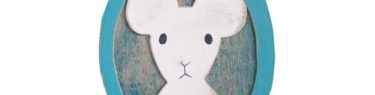 ベニヤにネズミを描いた絵画作品